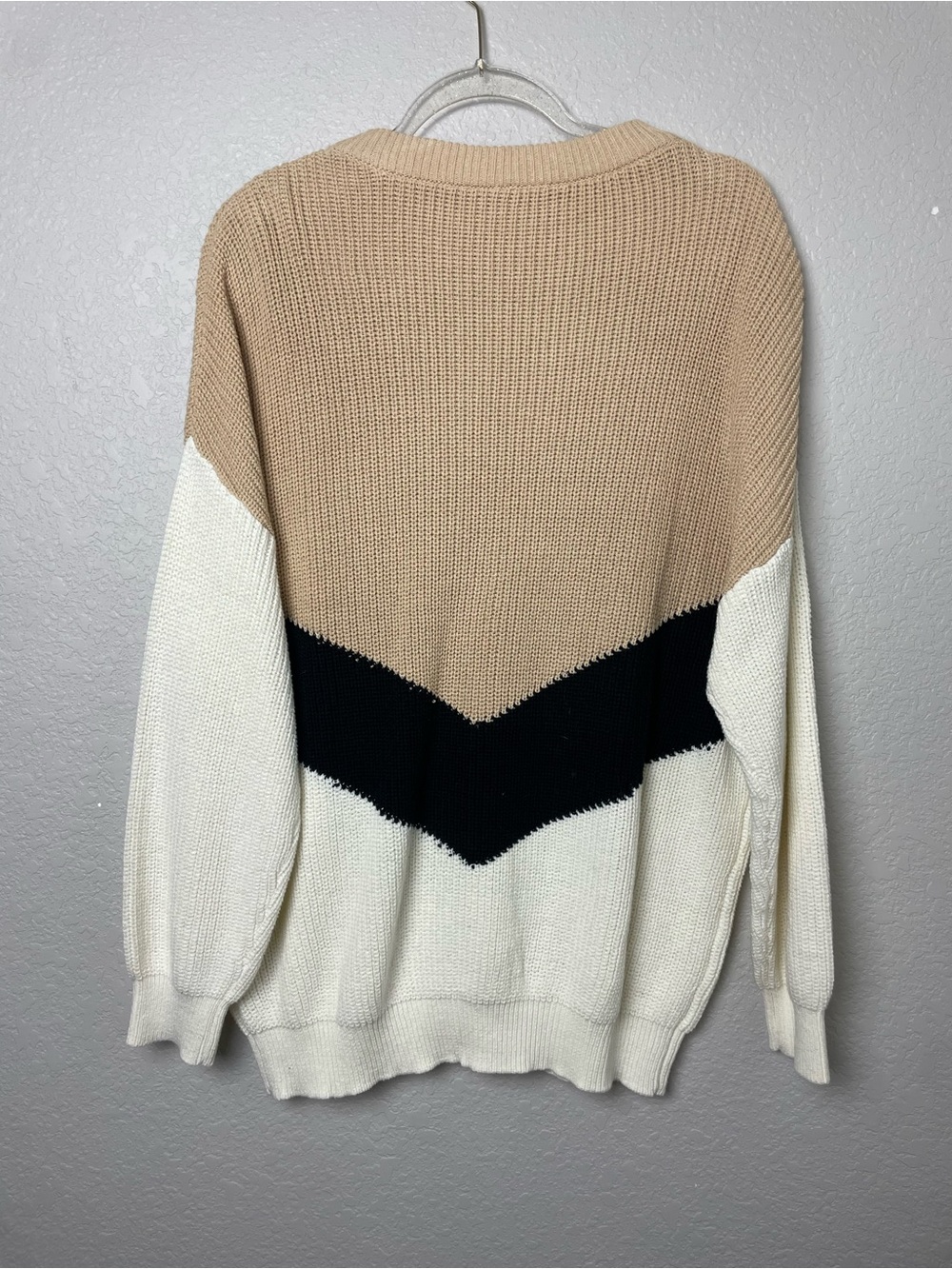 Neutral Colorblock Chevron Crewneck Sweater - Beige, Black & White Size L - Picture 7 of 7